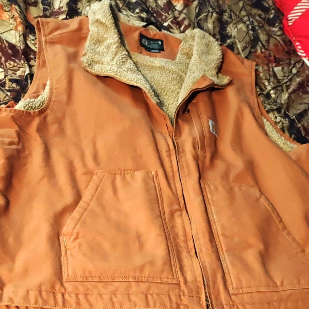 Carhartt Brown Sherpa-Lined Vest for Outdoor Comfort. Worn once, was too big.
